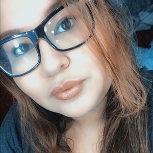 Meet your Posher, Selena